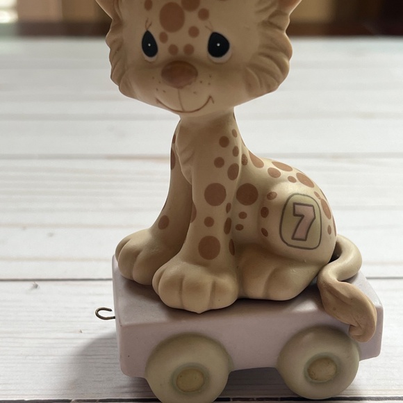 Precious Moments Birthday Train Age 7 "Wishing You Grr-Eatness" Figurine #142027 - Picture 2 of 8